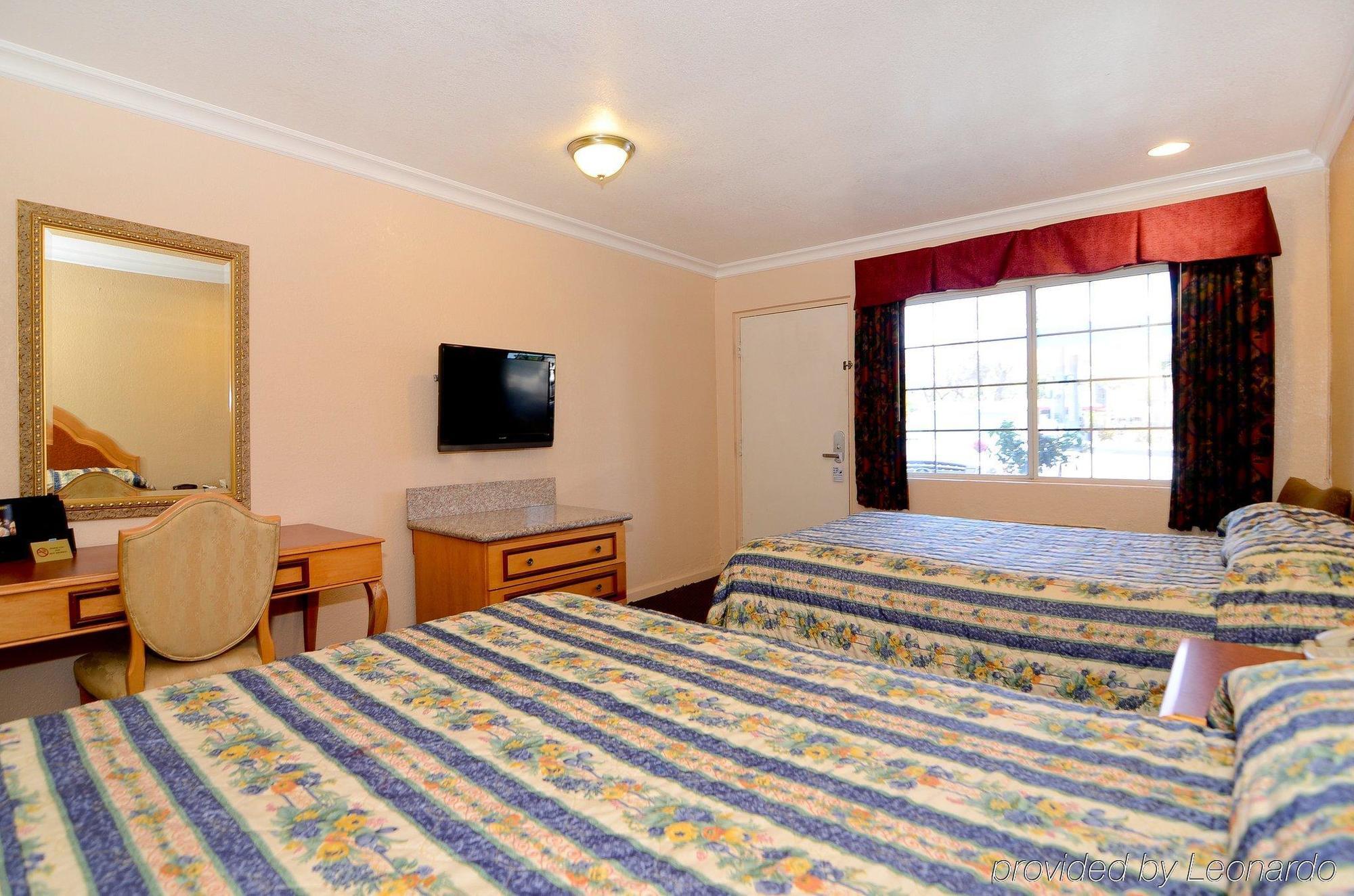 Americas Best Value Inn Corona Quarto foto